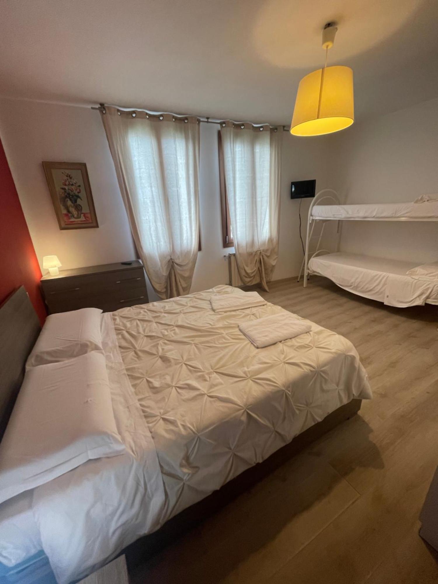 Romantic Enchantment With Private Bathroom Venecia